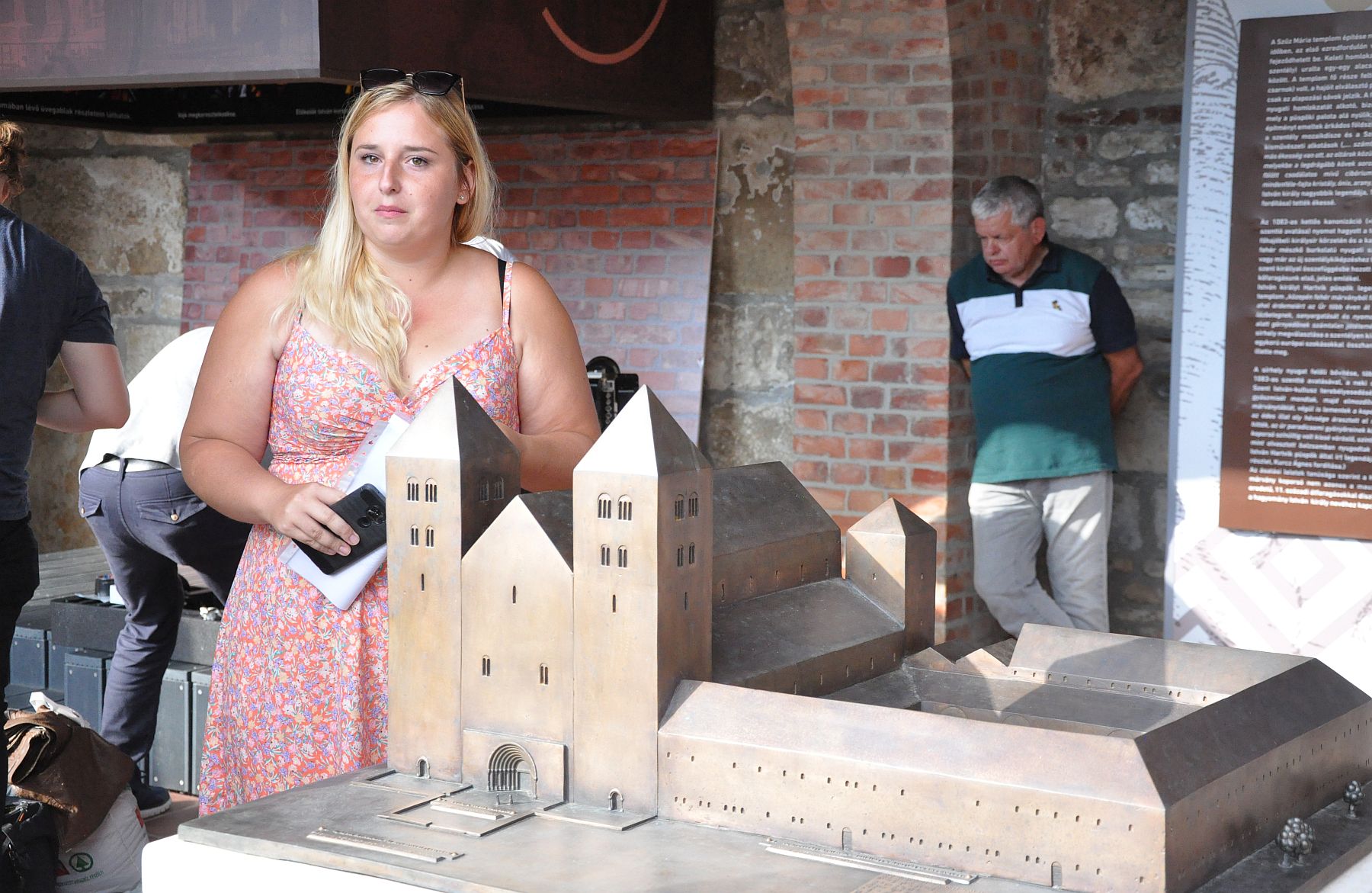 Líbor Csilla tárlatvezetése a Nemzeti Emlékhelyen